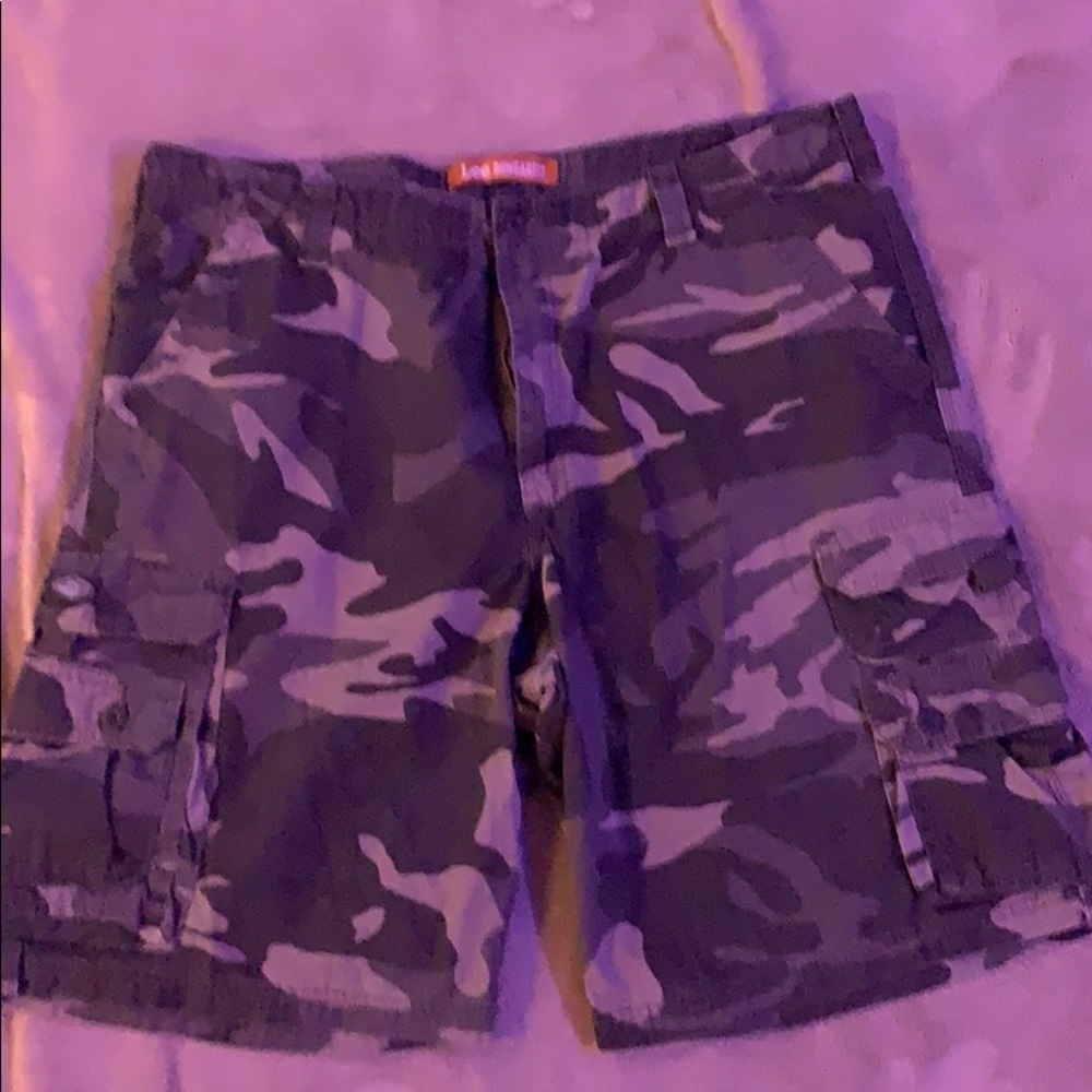 Men’s cargo shorts camo